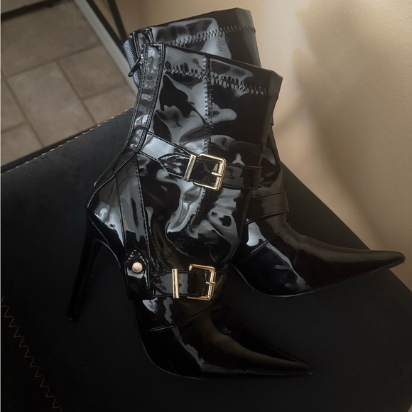 Chase + Chloe Black Patent Heeled Boots - Picture 1 of 2